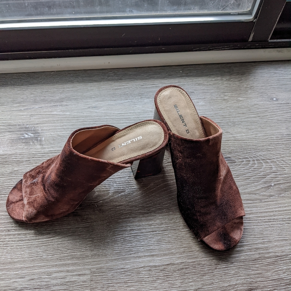 Silent D (Nordstrom brand) velvet slip ons